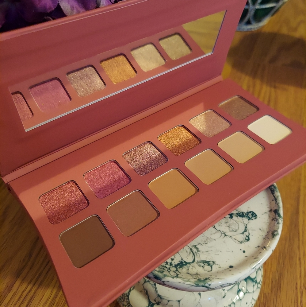 Illamasqua UNVEILED Artistry Eyeshadow Palette